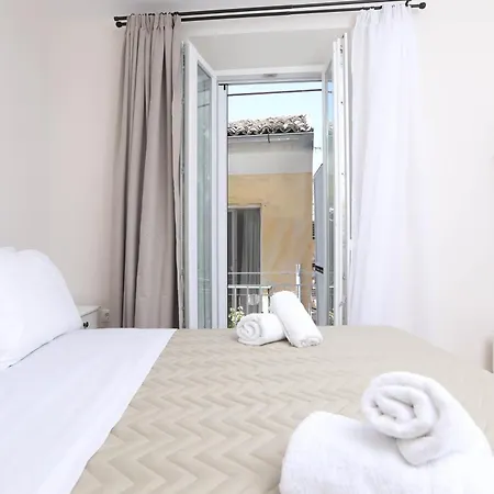 Patras Luxury Apartamento