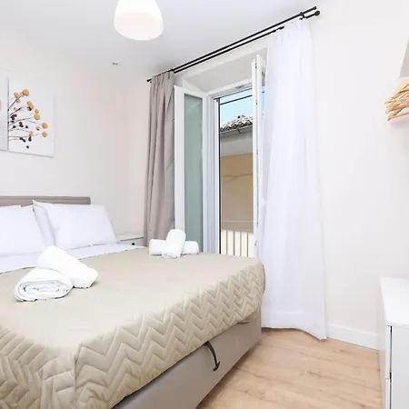 Patras Luxury Apartamento
