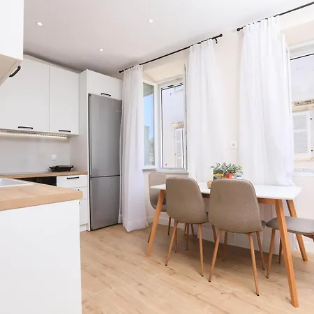 Patras Luxury Apartamento