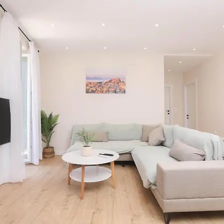 Patras Luxury * Corfu (city)