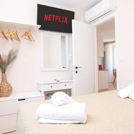 Patras Luxury Apartament *